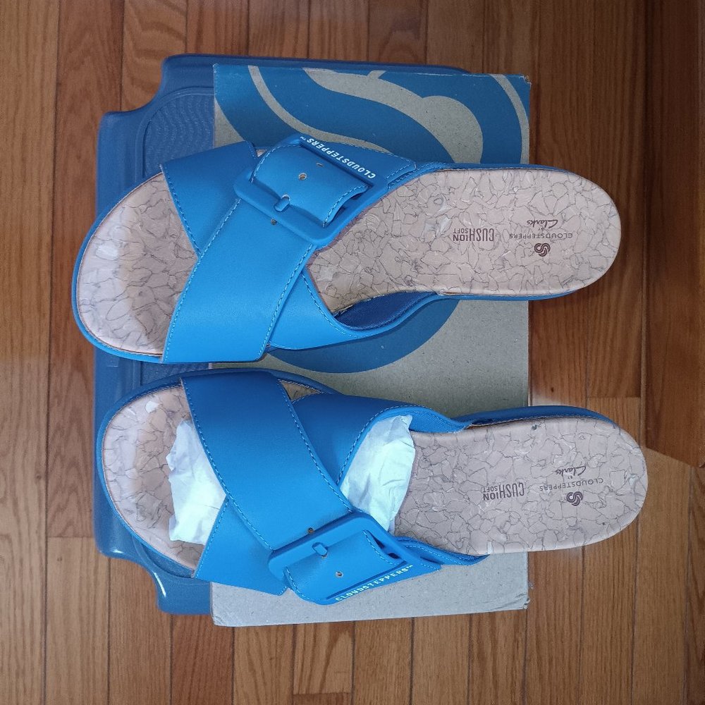 *PD* New Clarks Step Juneshell sandals, size 7M